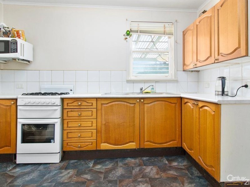 18 GLENWARI STREET, Sadleir NSW 2168