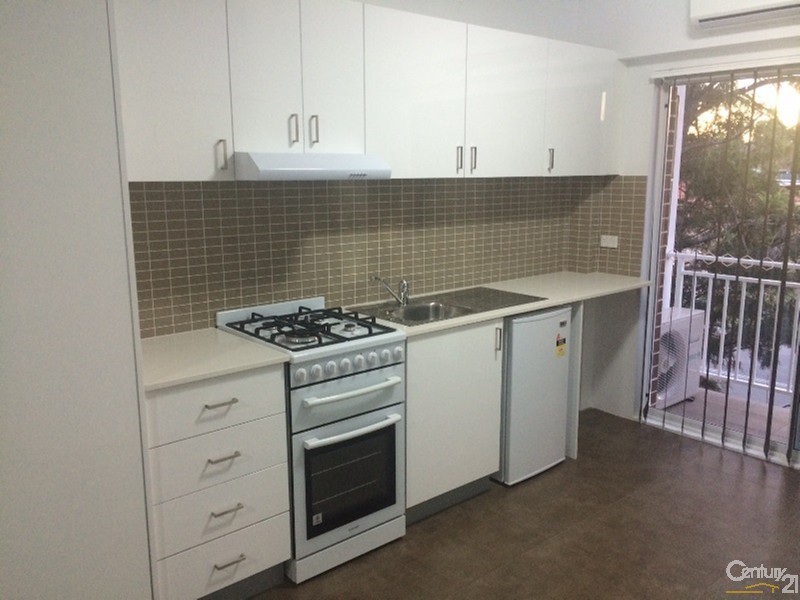 17/6 MANNING STREET, Warwick Farm NSW 2170