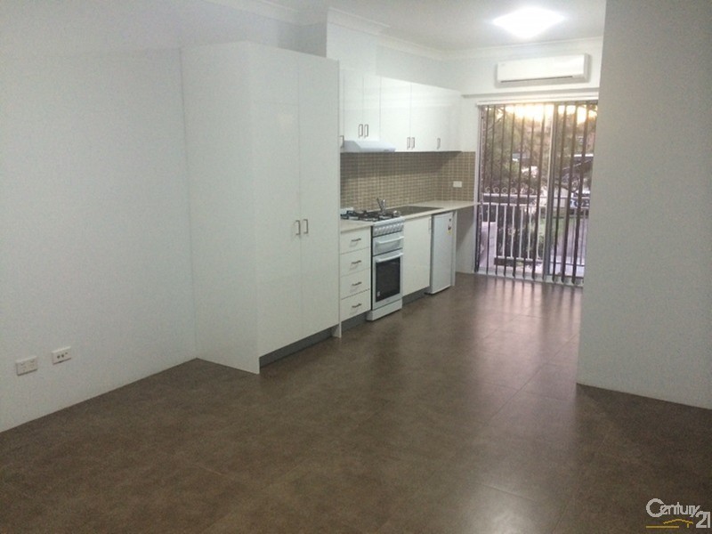 13/6 MANNING STREET, Warwick Farm NSW 2170