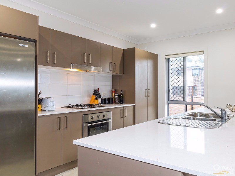 39 Oakhill Crescent, Colebee NSW 2761