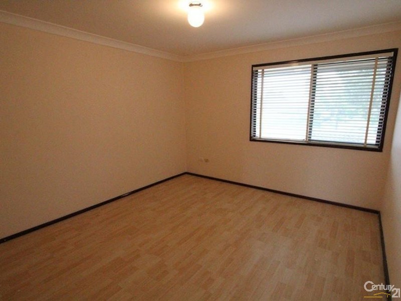 2/33 KOALA AVENUE, Ingleburn NSW 2565