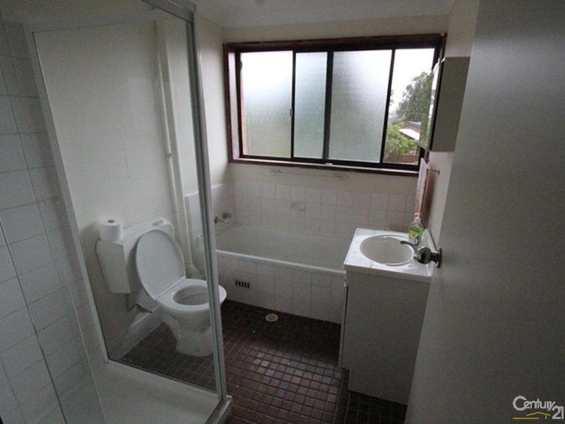 2/33 KOALA AVENUE, Ingleburn NSW 2565
