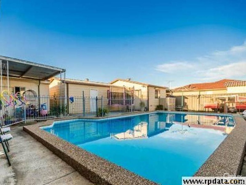8 FRAZER AVENUE, Lurnea NSW 2170