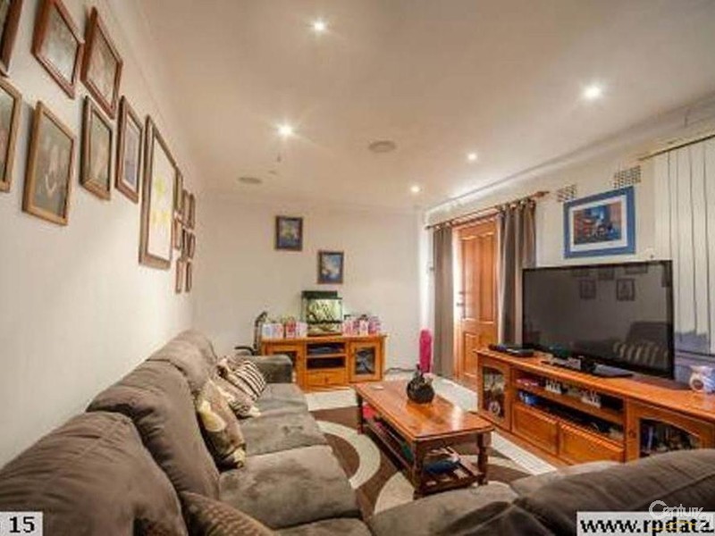 8 FRAZER AVENUE, Lurnea NSW 2170