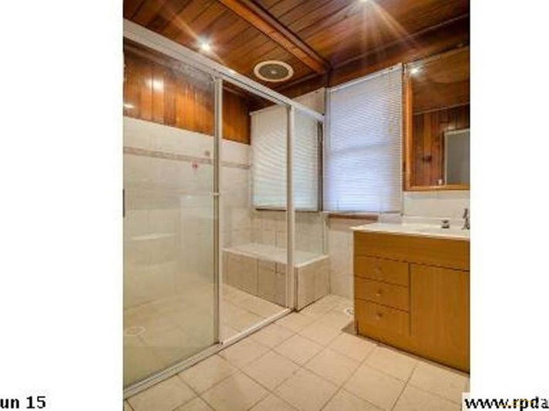 8 FRAZER AVENUE, Lurnea NSW 2170