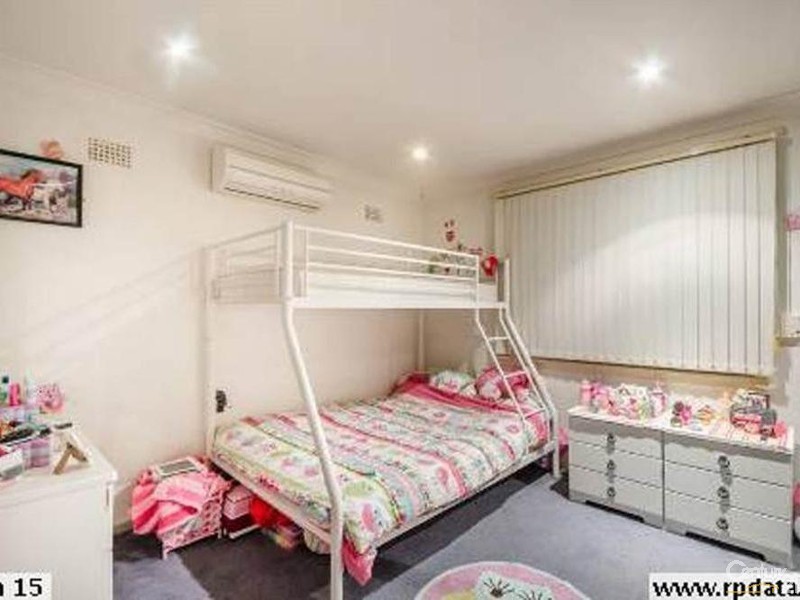 8 FRAZER AVENUE, Lurnea NSW 2170