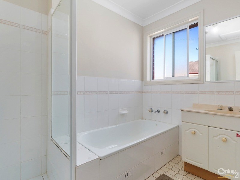 6/32 Claremont Crescent, Wattle Grove NSW 2173