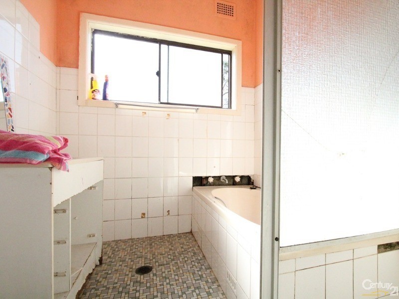 11 Vincent Avenue, Liverpool NSW 2170