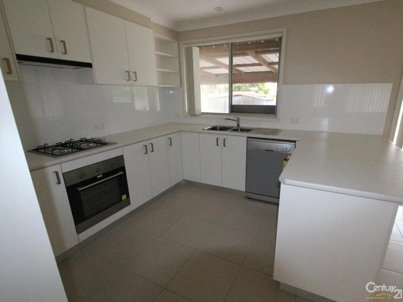27 THOMPSON AVENUE, Moorebank NSW 2170
