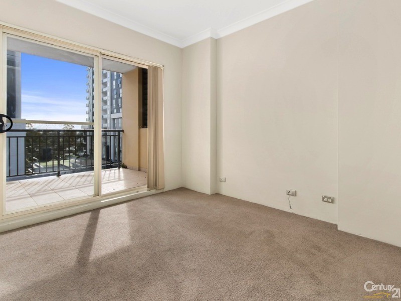 22/8-10 Browne Parade, Warwick Farm NSW 2170