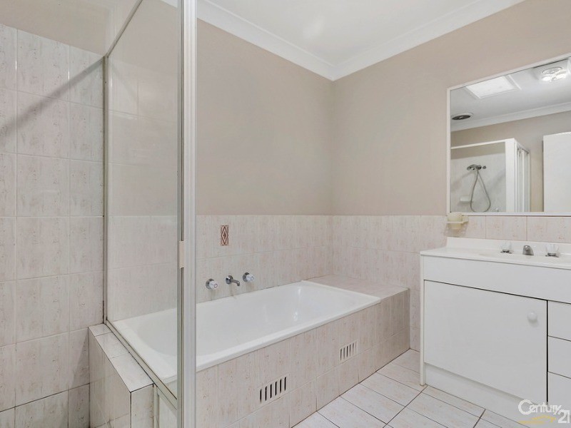 1/10 Cornelian Avenue, Eagle Vale NSW 2558