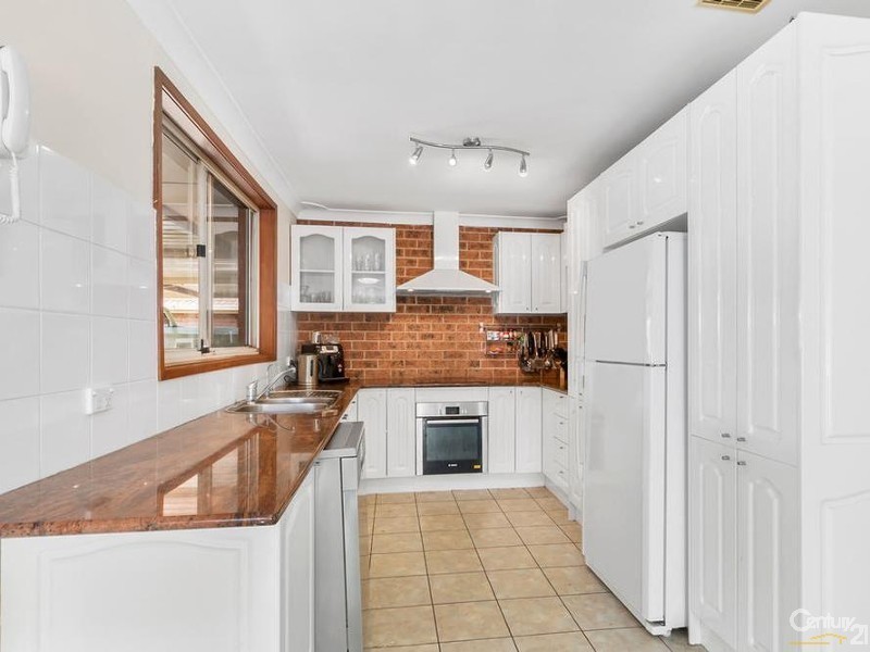 21 Aylesbury Crescent, Chipping Norton NSW 2170