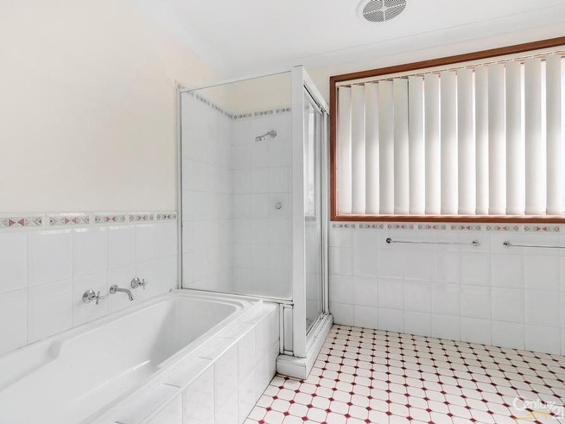 21 Aylesbury Crescent, Chipping Norton NSW 2170