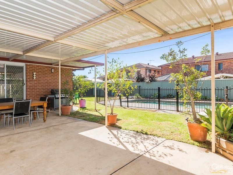 21 Aylesbury Crescent, Chipping Norton NSW 2170