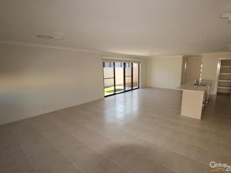 58 Pacific Palms Circuit, West Hoxton NSW 2171