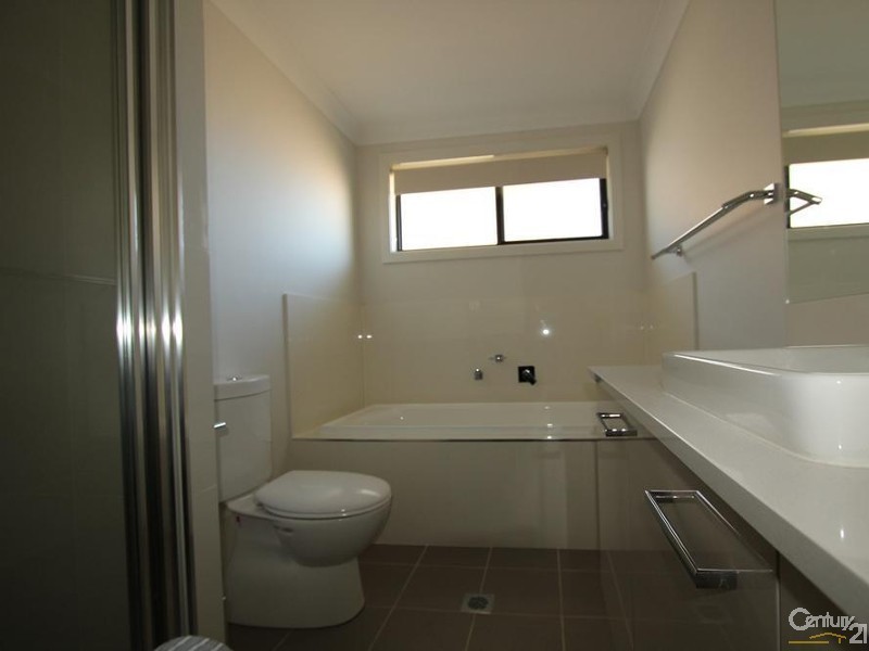 58 Pacific Palms Circuit, West Hoxton NSW 2171