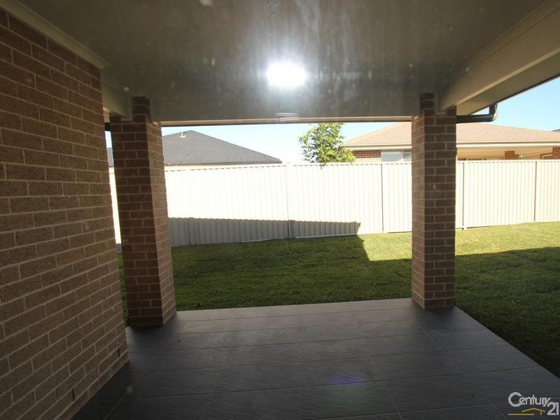 58 Pacific Palms Circuit, West Hoxton NSW 2171