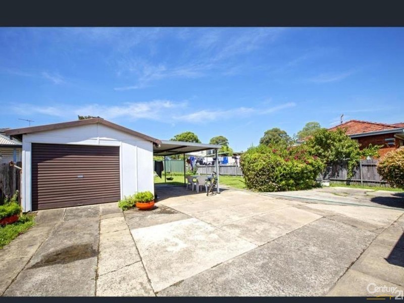 132 HOXTON PARK ROAD, Liverpool NSW 2170