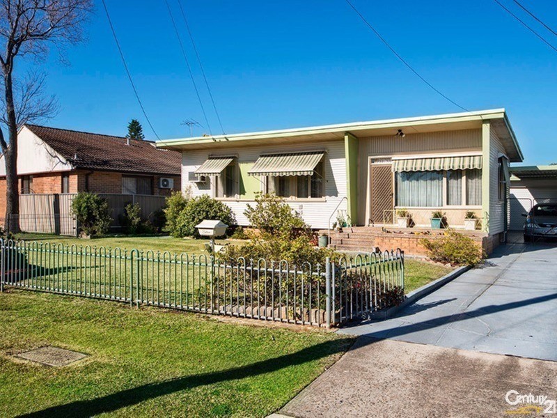 4 CHARTER STREET, Sadleir NSW 2168
