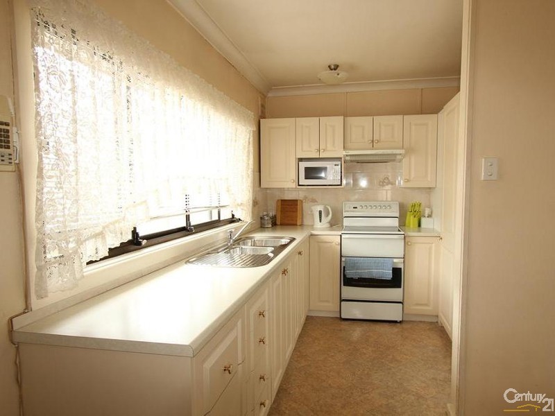 2 KALGOORLIE PLACE, Cartwright NSW 2168