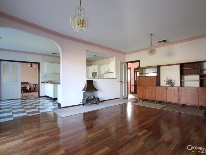 20 Ingham Drive, Casula NSW 2170