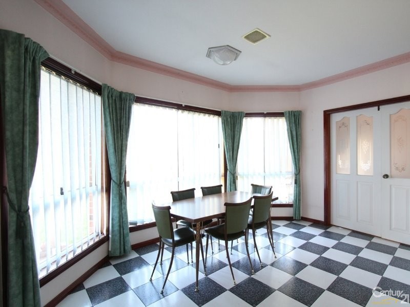 20 Ingham Drive, Casula NSW 2170