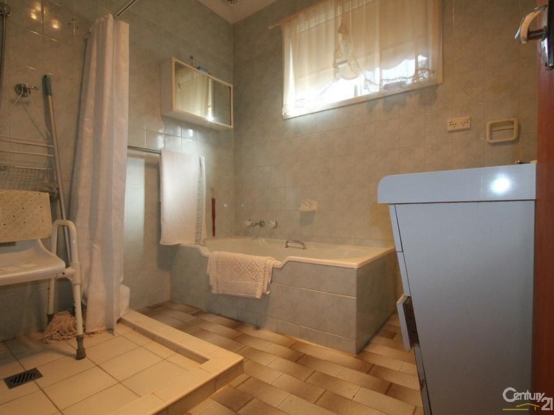 10 AYSHFORD STREET, Casula NSW 2170