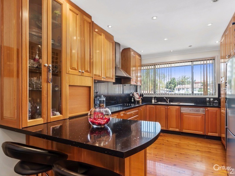 9 Phoenix Crescent, Casula NSW 2170