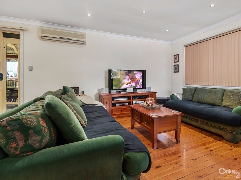 9 Phoenix Crescent, Casula NSW 2170