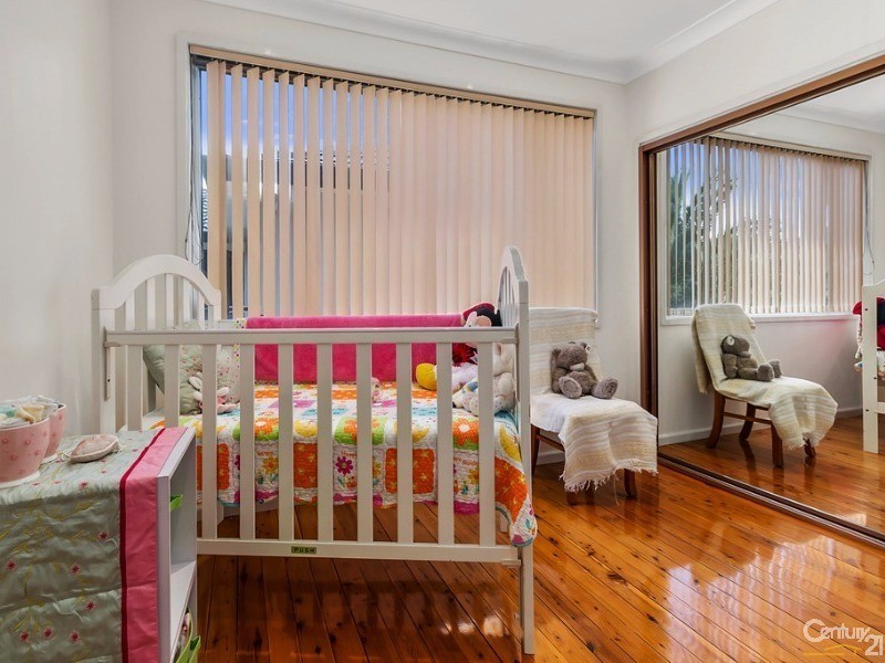 9 Phoenix Crescent, Casula NSW 2170