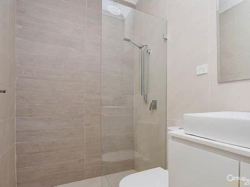 3/64 Junction Road, Moorebank NSW 2170