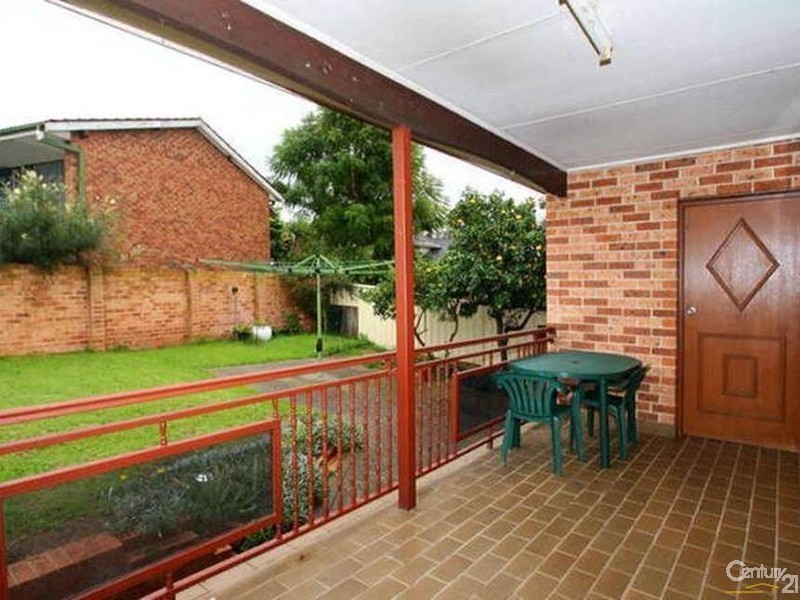 6 BUCKLAND ROAD, Casula NSW 2170