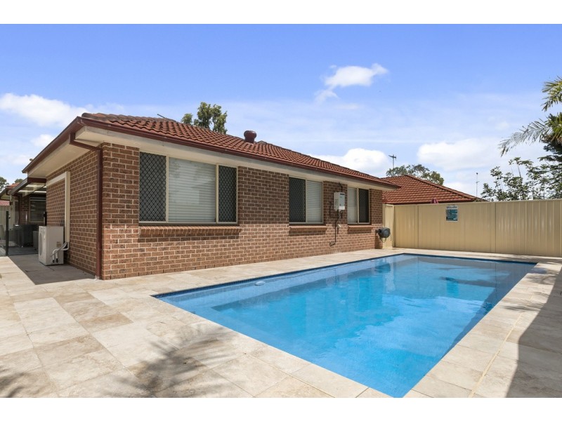 1 Ellesmere Court, Wattle Grove NSW 2173