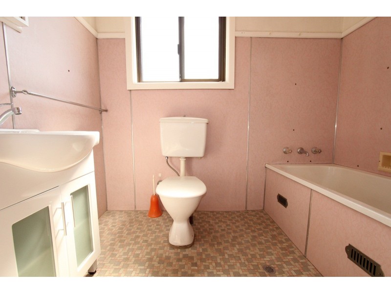 87 GRAHAM AVENUE, Lurnea NSW 2170