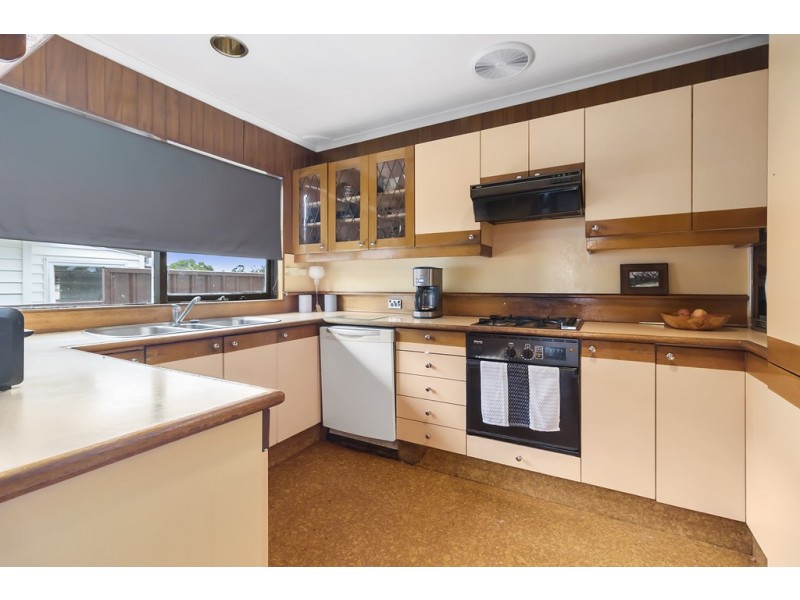 8 Sunset Avenue, Lurnea NSW 2170