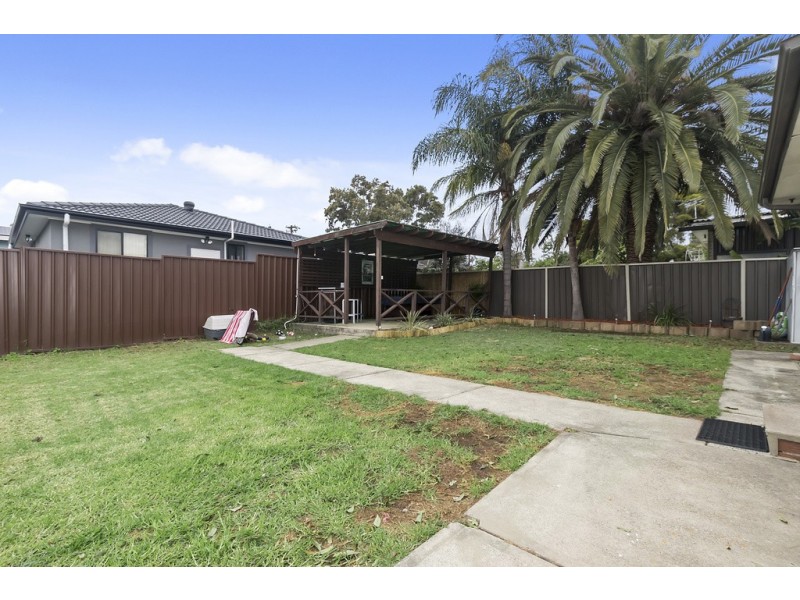 8 Sunset Avenue, Lurnea NSW 2170