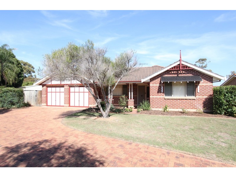 5  Hampton Court, Wattle Grove NSW 2173