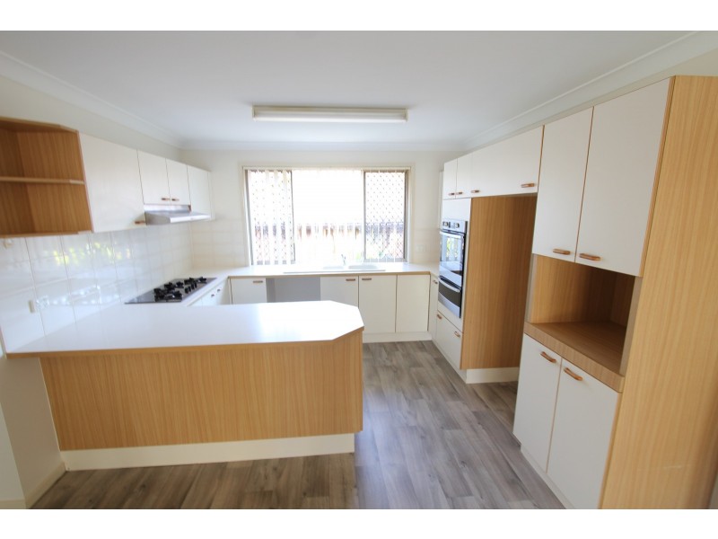 5  Hampton Court, Wattle Grove NSW 2173