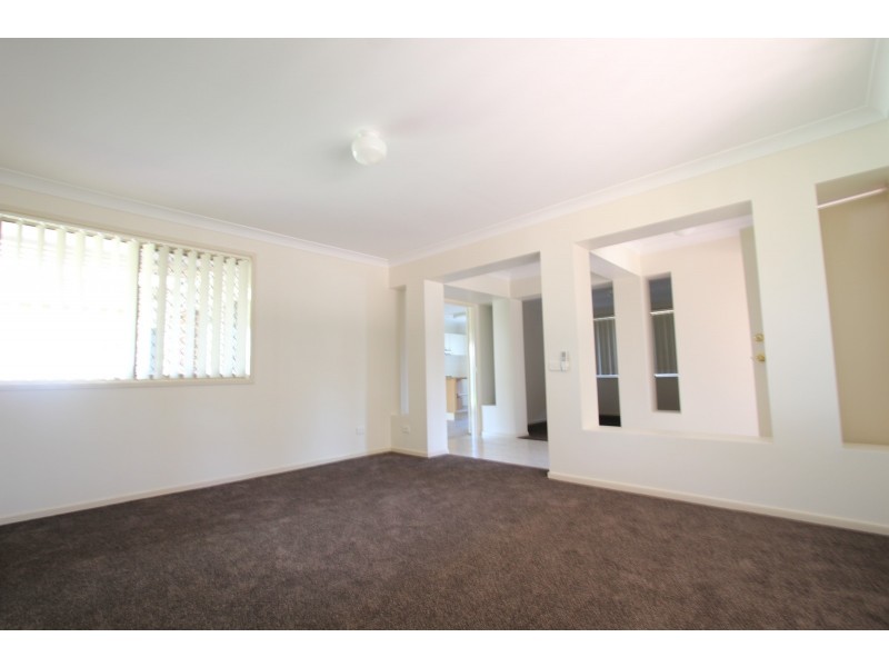 5  Hampton Court, Wattle Grove NSW 2173