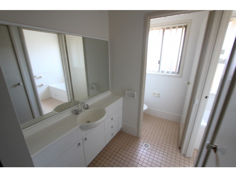 5  Hampton Court, Wattle Grove NSW 2173