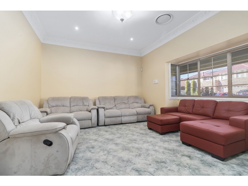 1  Bakeri Court, Voyager Point NSW 2172
