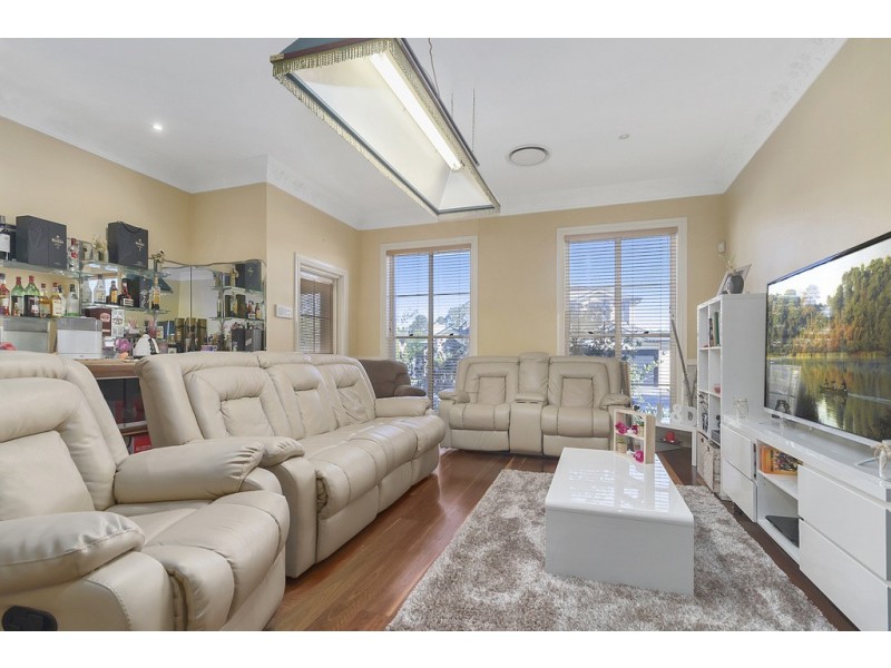 1  Bakeri Court, Voyager Point NSW 2172