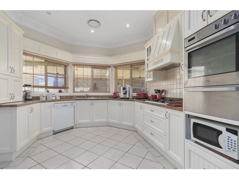 1  Bakeri Court, Voyager Point NSW 2172