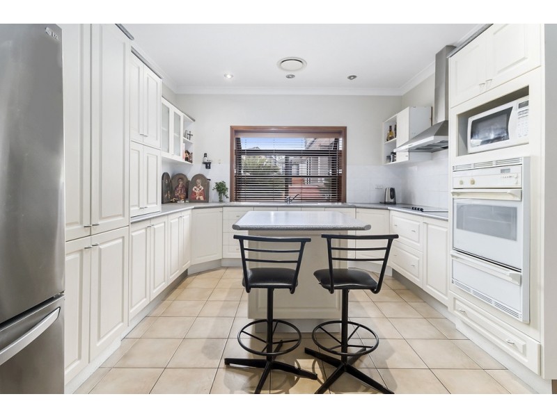 32  Province Street, Abbotsbury NSW 2176