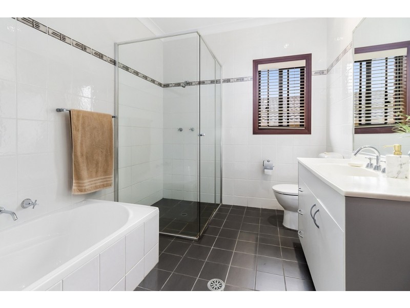 32  Province Street, Abbotsbury NSW 2176