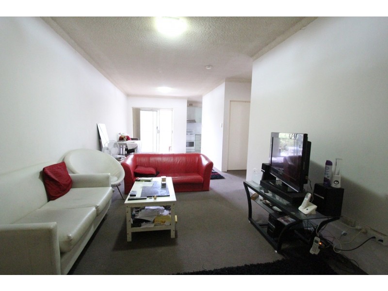 4/9 Hart Street, Warwick Farm NSW 2170