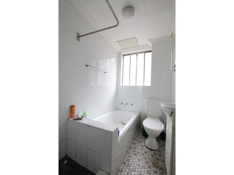 4/9 Hart Street, Warwick Farm NSW 2170