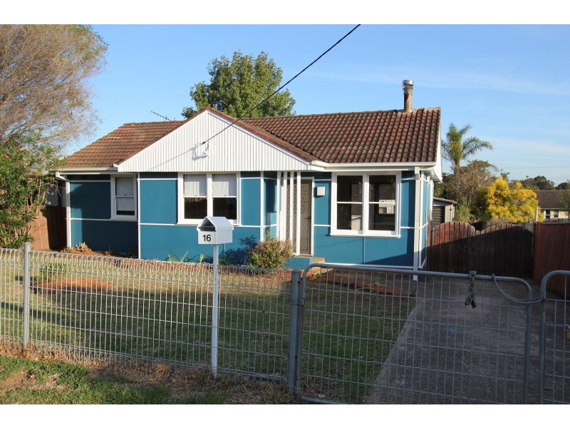 16 JAMES AVENUE, Lurnea NSW 2170