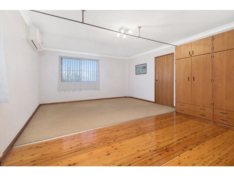 32 Phoenix Crescent, Casula NSW 2170