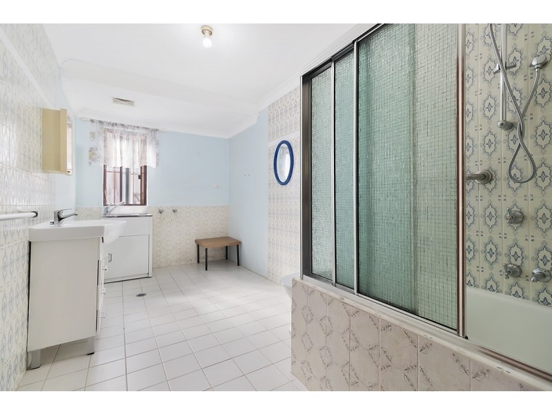 32 Phoenix Crescent, Casula NSW 2170